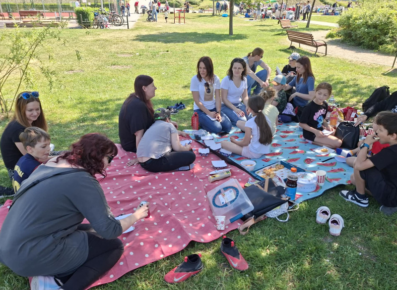 Rendhagyó anyák napi piknik a 3.a osztályban 